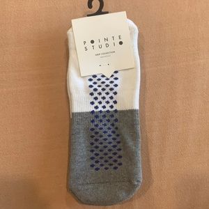 Pointe Studio Grip Socks NWT M/L